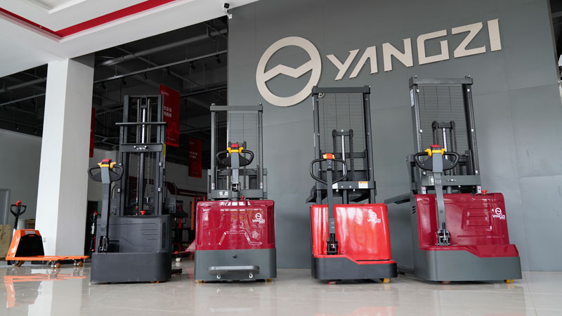 購(gòu)買(mǎi)叉車(chē)：致電廠(chǎng)家之前要回答的8個(gè)問(wèn)題